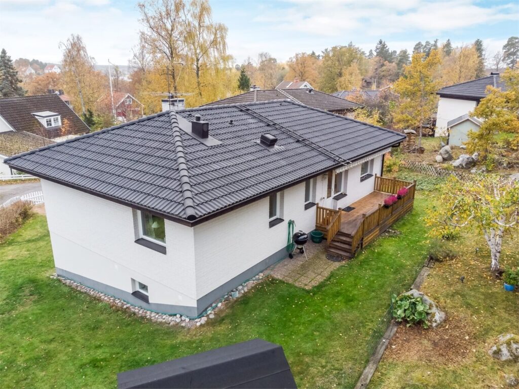 24. Tomtplanering stensa╠ettning vid uteplats 1536x1150